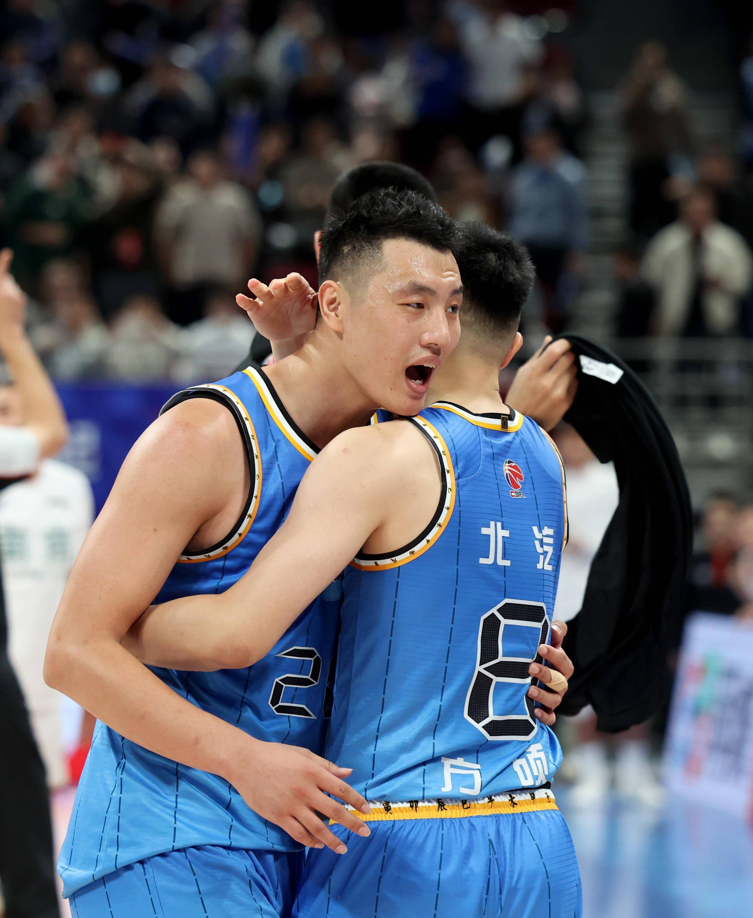 关于CBA季后赛赛程吃紧，里尔集结日再遭质疑，话题不断，轮换策略成焦点的信息-爱游戏