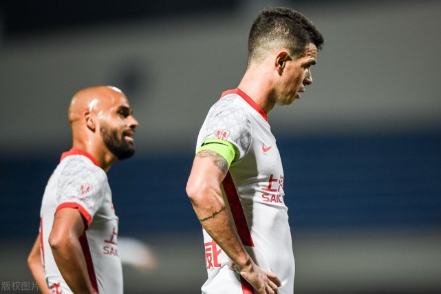 包含赛后体能课后，广州队外线爆发备战英超，目标明确，轮换策略成焦点的词条